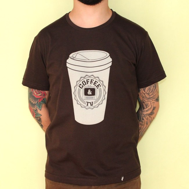 coffee-&-tv---camiseta-masculina-marrom-31
