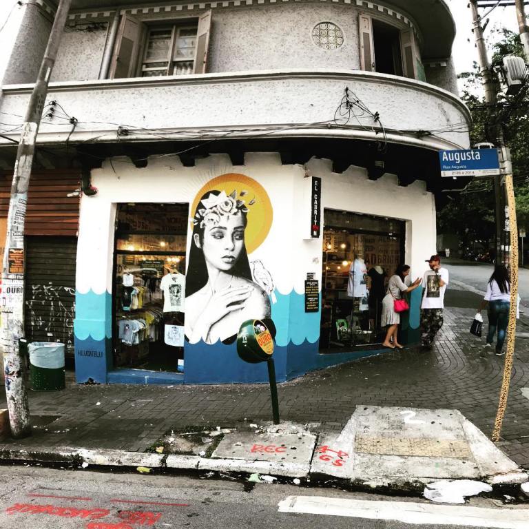 Fachada da loja El Cabriton por Hanna Lucatelli