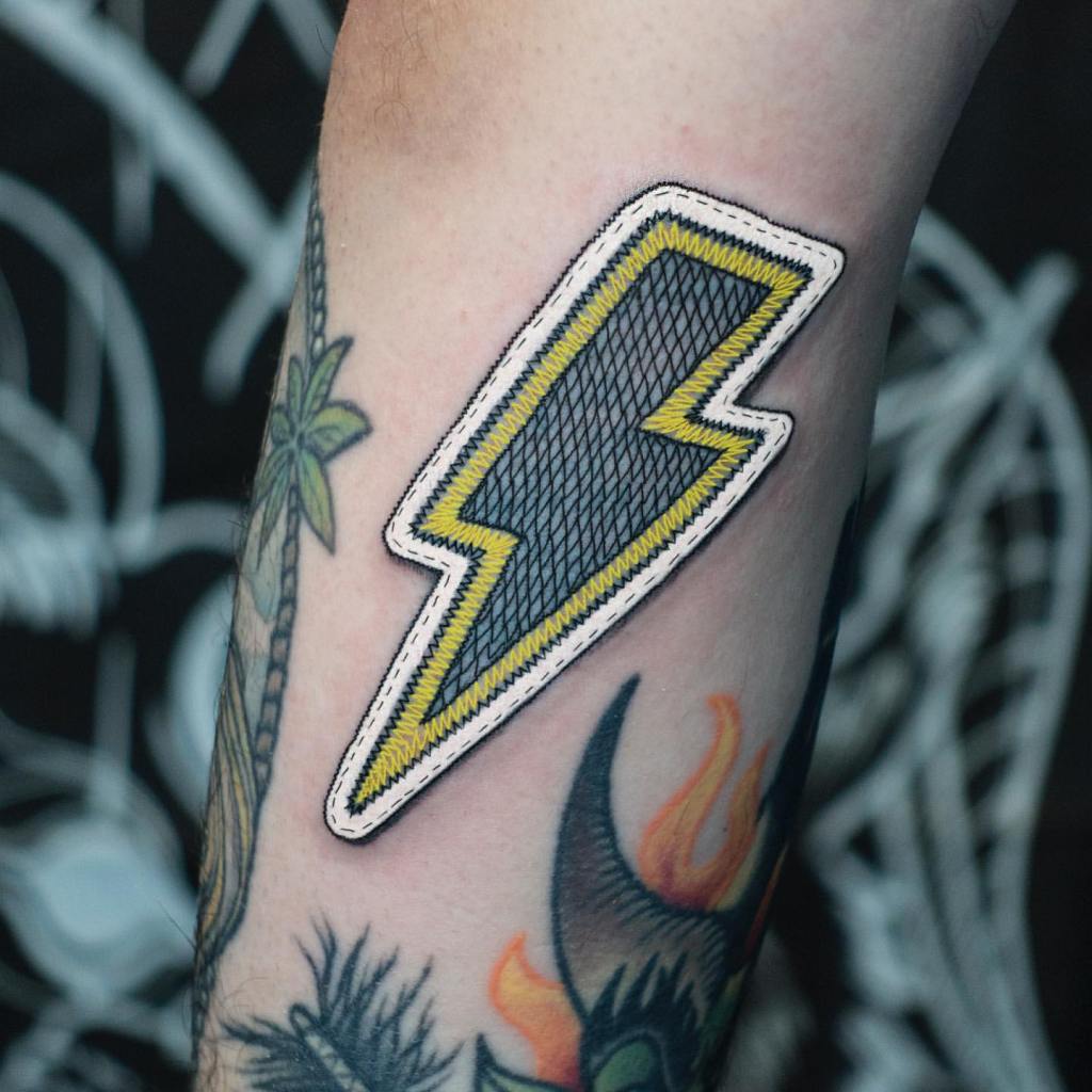 tatuagem bordada de raio MIRKO GALO