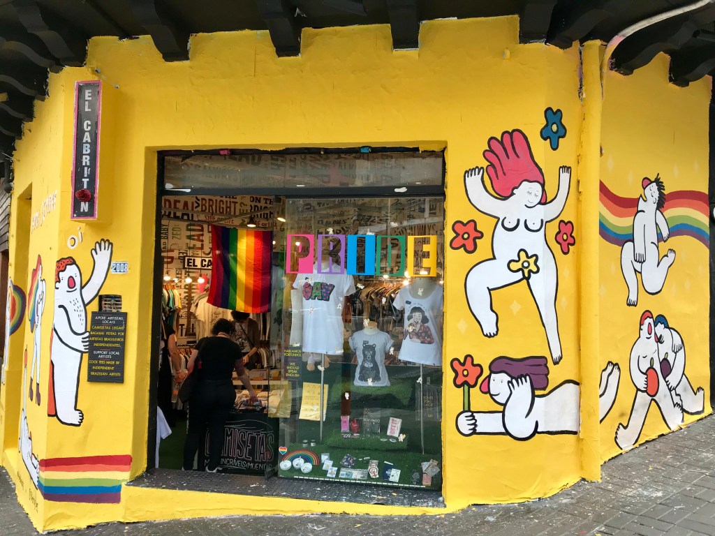 fachada da loja el cabriton pintada por radriguez