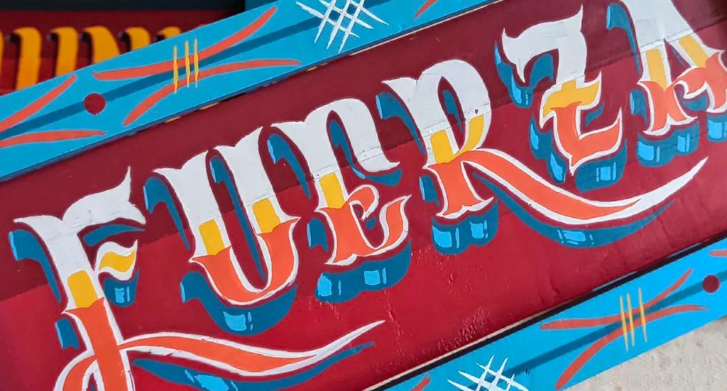 Karina Kosugue: a arte da pintura com filetagem e letras&nbsp;vernaculares